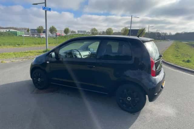 SEAT Mii (2017) thumbnail 3