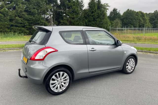 Suzuki Swift (2014) thumbnail 4