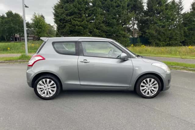 Suzuki Swift (2014) thumbnail 5