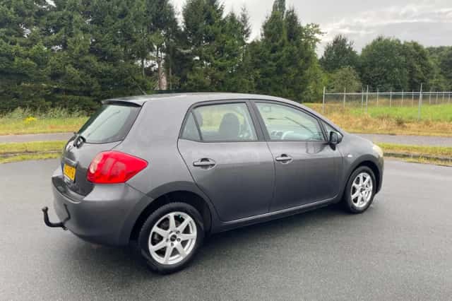 Toyota Auris (2008) thumbnail 4