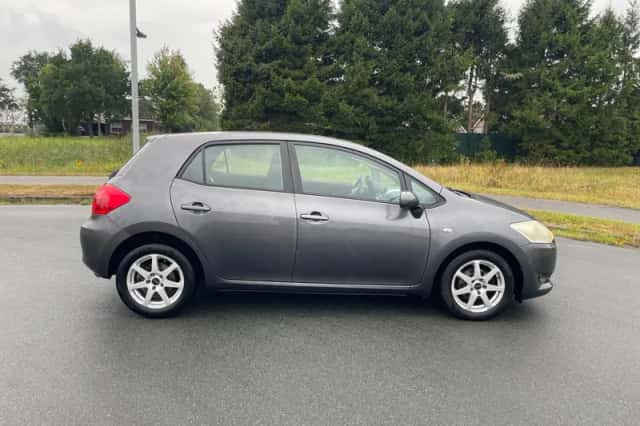 Toyota Auris (2008) thumbnail 5