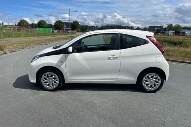 Toyota Aygo (2019) thumbnail 2
