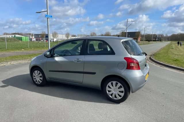 Toyota Yaris (2008) thumbnail 3