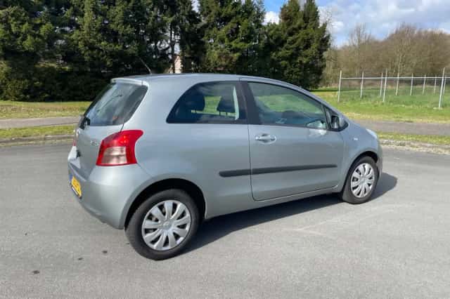 Toyota Yaris (2008) thumbnail 4