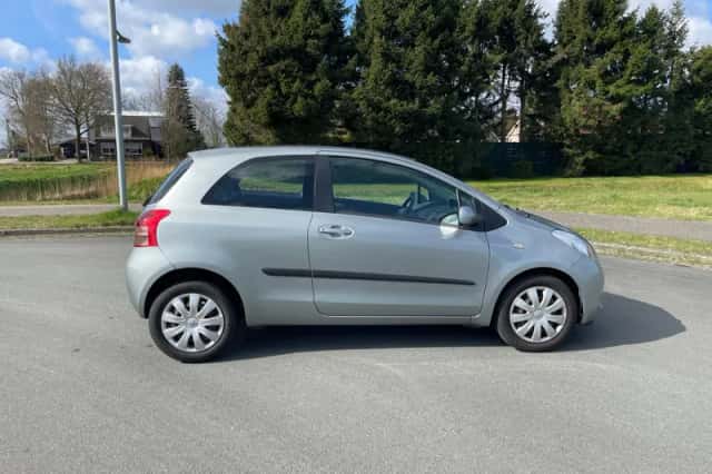 Toyota Yaris (2008) thumbnail 5
