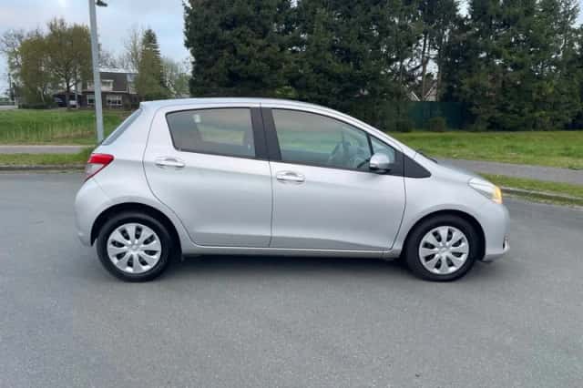Toyota Yaris (2013) thumbnail 5