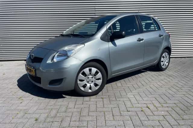 Toyota Yaris (2009) thumbnail 1