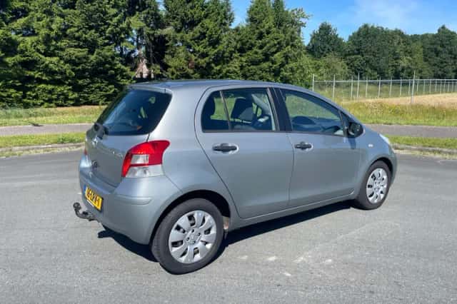 Toyota Yaris (2009) thumbnail 4
