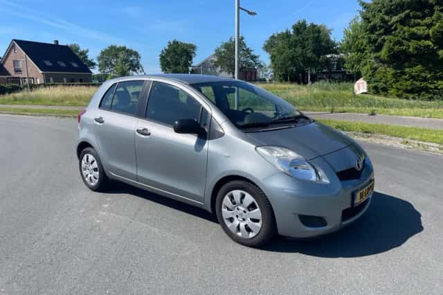 Toyota Yaris (2009) thumbnail 6