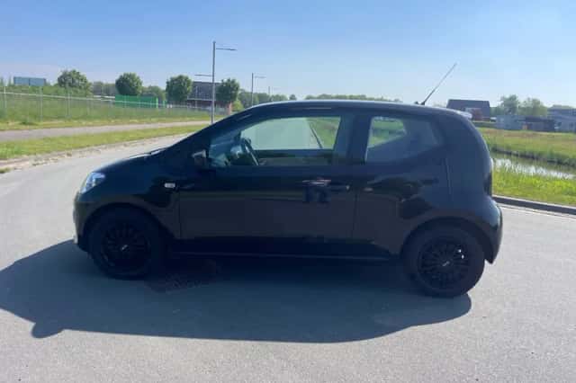 Volkswagen Up! (2012) thumbnail 2