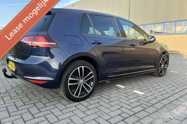 Volkswagen Golf (2016) thumbnail 2