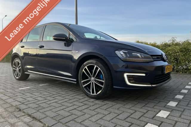 Volkswagen Golf (2016) thumbnail 3