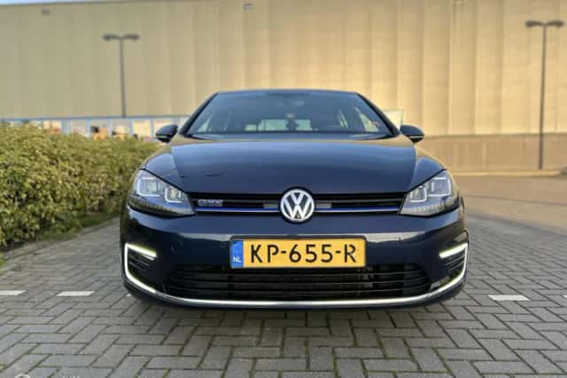 Volkswagen Golf (2016) thumbnail 4