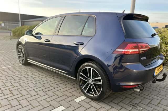 Volkswagen Golf (2016) thumbnail 5