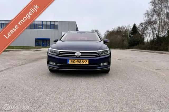 Volkswagen Passat (2018) thumbnail 2