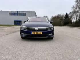 Volkswagen Passat (2018) thumbnail 2
