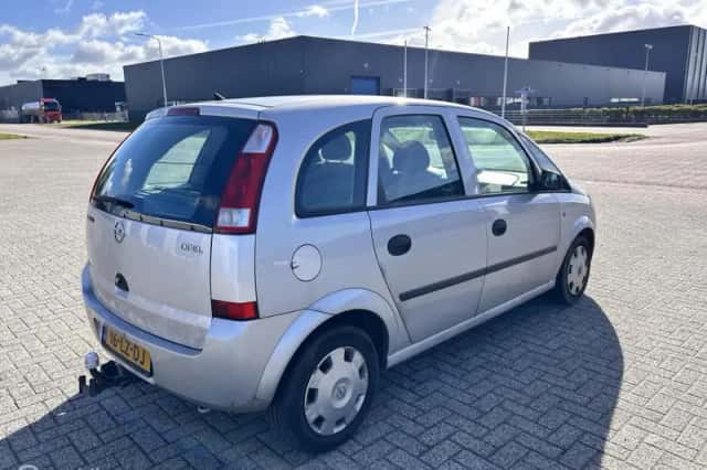 Opel Meriva (2003) thumbnail 4