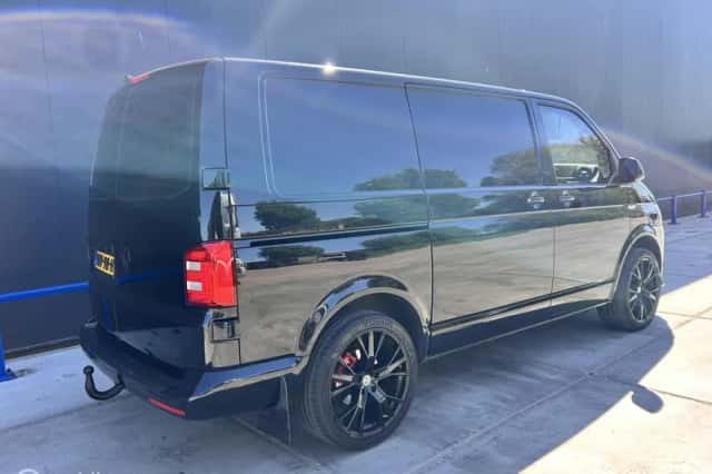 Volkswagen Transporter (2015) thumbnail 3