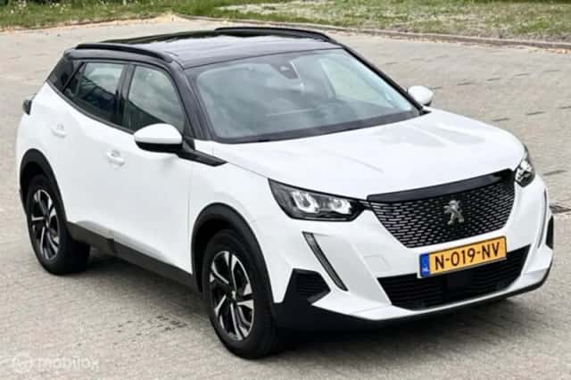 Peugeot 2008 (2021) thumbnail 2