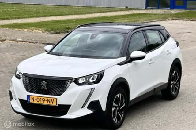 Peugeot 2008 (2021) thumbnail 3