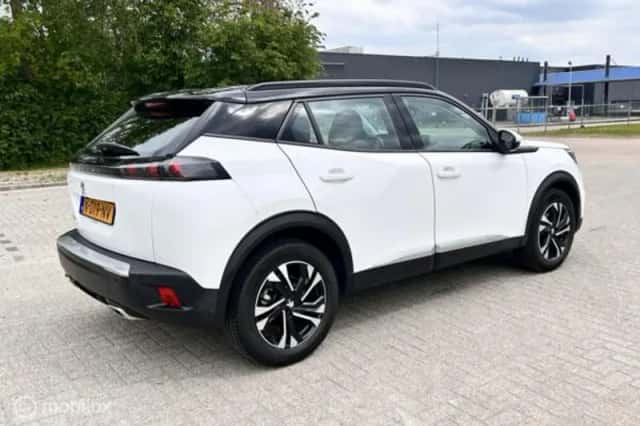 Peugeot 2008 (2021) thumbnail 4