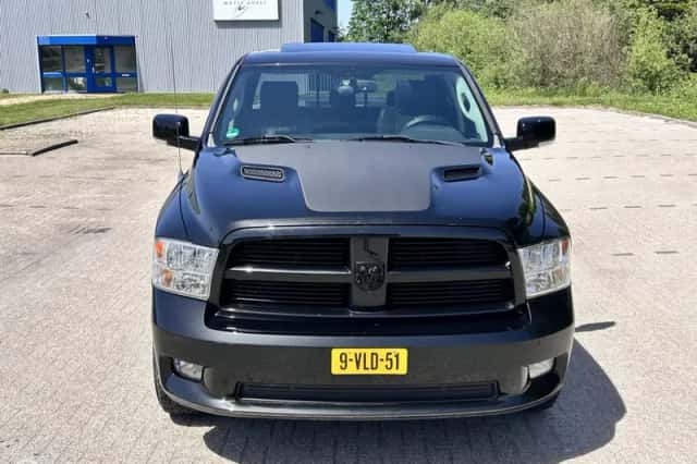 Dodge RAM (2011) thumbnail 2
