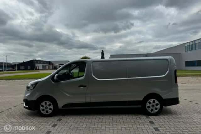 Renault Trafic (2024) thumbnail 6