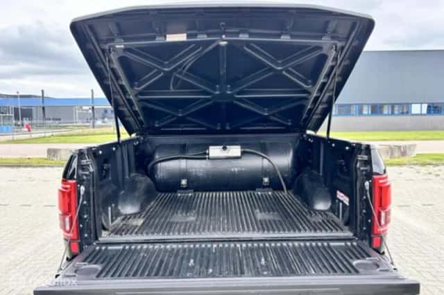 Ford F-150 Platinum (2016) thumbnail 5