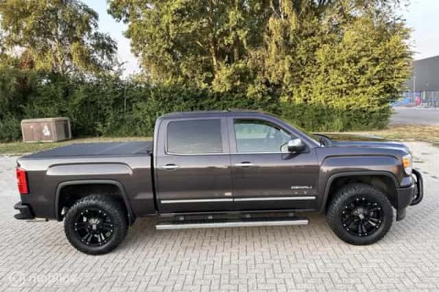 GMC Sierra (2015) thumbnail 3
