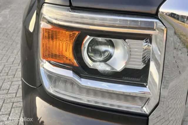GMC Sierra (2015) thumbnail 4