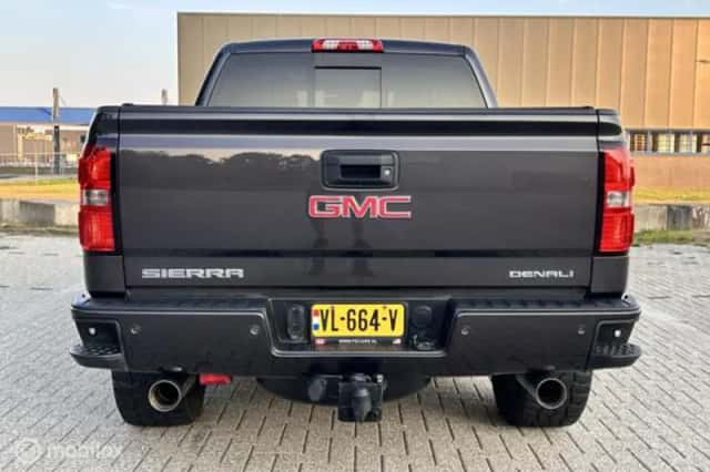 GMC Sierra (2015) thumbnail 6