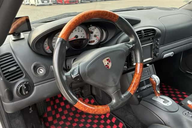 Porsche 911 (2004) thumbnail 3