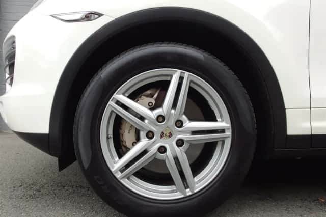 Porsche Cayenne (2010) thumbnail 4
