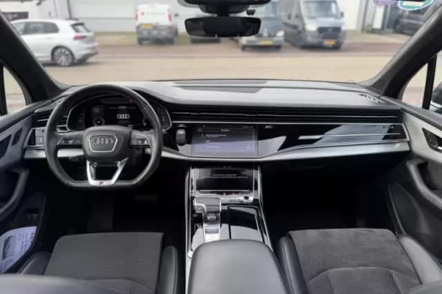 Audi Q7 (2021) thumbnail 2