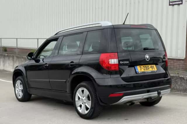 Škoda Yeti (2015) thumbnail 3