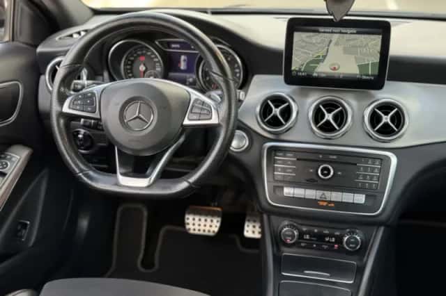 Mercedes-Benz GLA-Klasse (2018) thumbnail 2