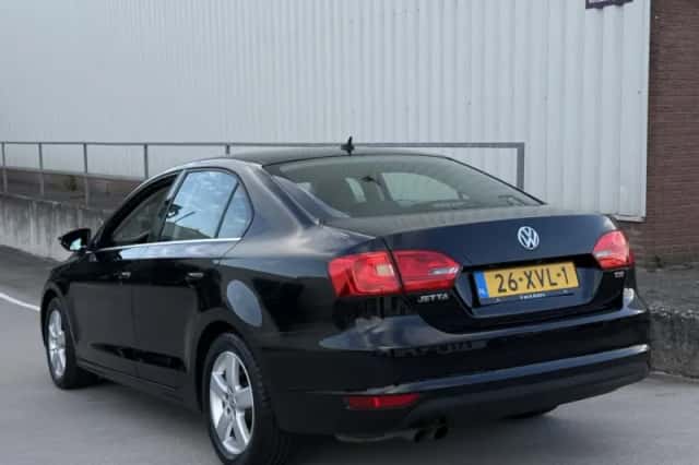Volkswagen Jetta (2012) thumbnail 4