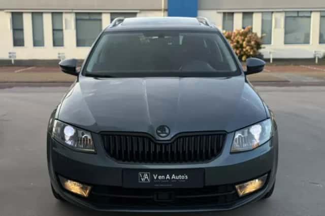 Škoda Octavia (2016) thumbnail 3
