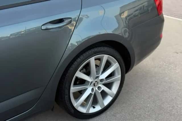Škoda Octavia (2016) thumbnail 6