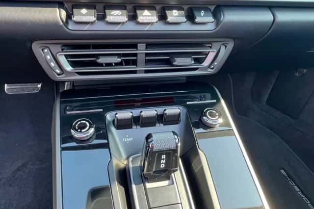 Porsche 911 (2019) thumbnail 6