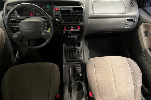 Suzuki Grand (2000) thumbnail 16
