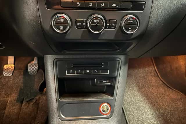 Volkswagen Tiguan (2015) thumbnail 11