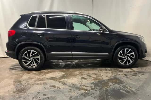 Volkswagen Tiguan (2015) thumbnail 12