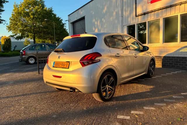 Peugeot 208 (2017) thumbnail 6