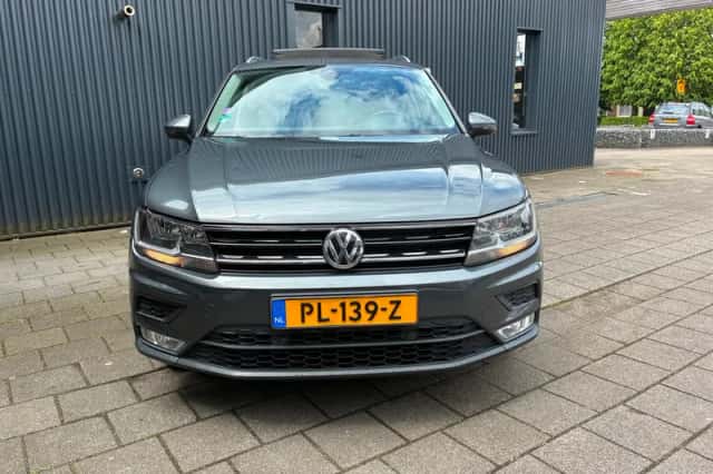 Volkswagen Tiguan (2017) thumbnail 2