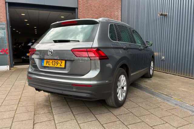 Volkswagen Tiguan (2017) thumbnail 6