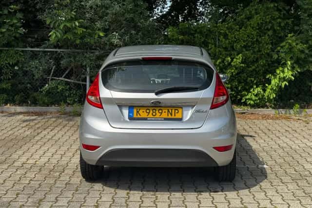 Ford Fiesta (2011) thumbnail 4