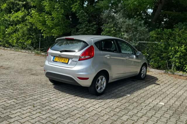 Ford Fiesta (2011) thumbnail 5
