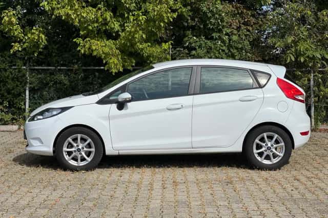 Ford Fiesta (2010) thumbnail 2