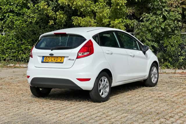 Ford Fiesta (2010) thumbnail 5